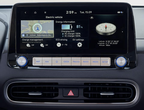 Displej s úhlopříčkou 10,25“ v novém kompaktním SUV Hyundai Kona Electric.